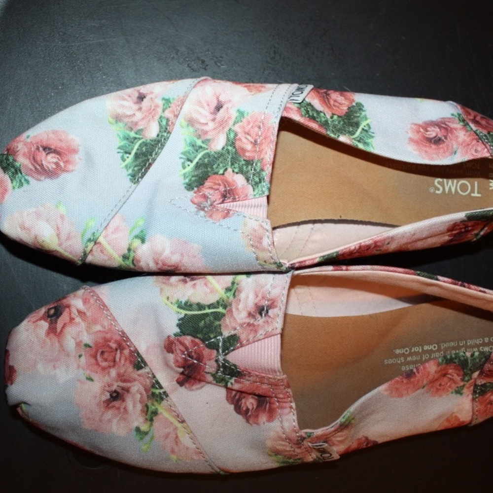 Floral Toms NWT